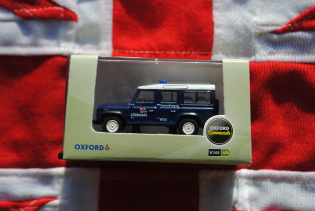 Oxford 76DEF014 Land Rover Defender Station Wagen RNLI
